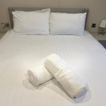 The Serenity Lodge With Hot Tub Йорк Экстерьер фото